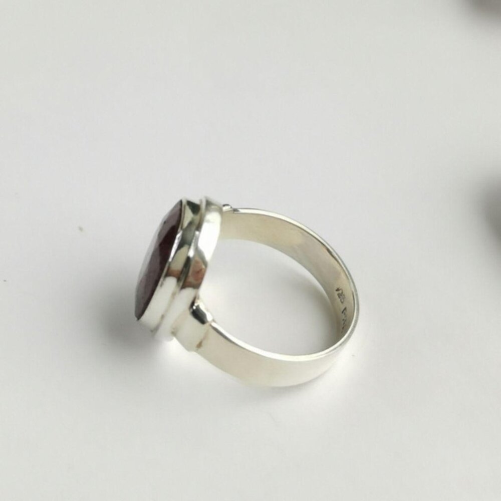Corundum Ruby gemstone Signet ring in sterling silver - Picture 3 of 8